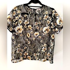 Mesh top! Great condition.